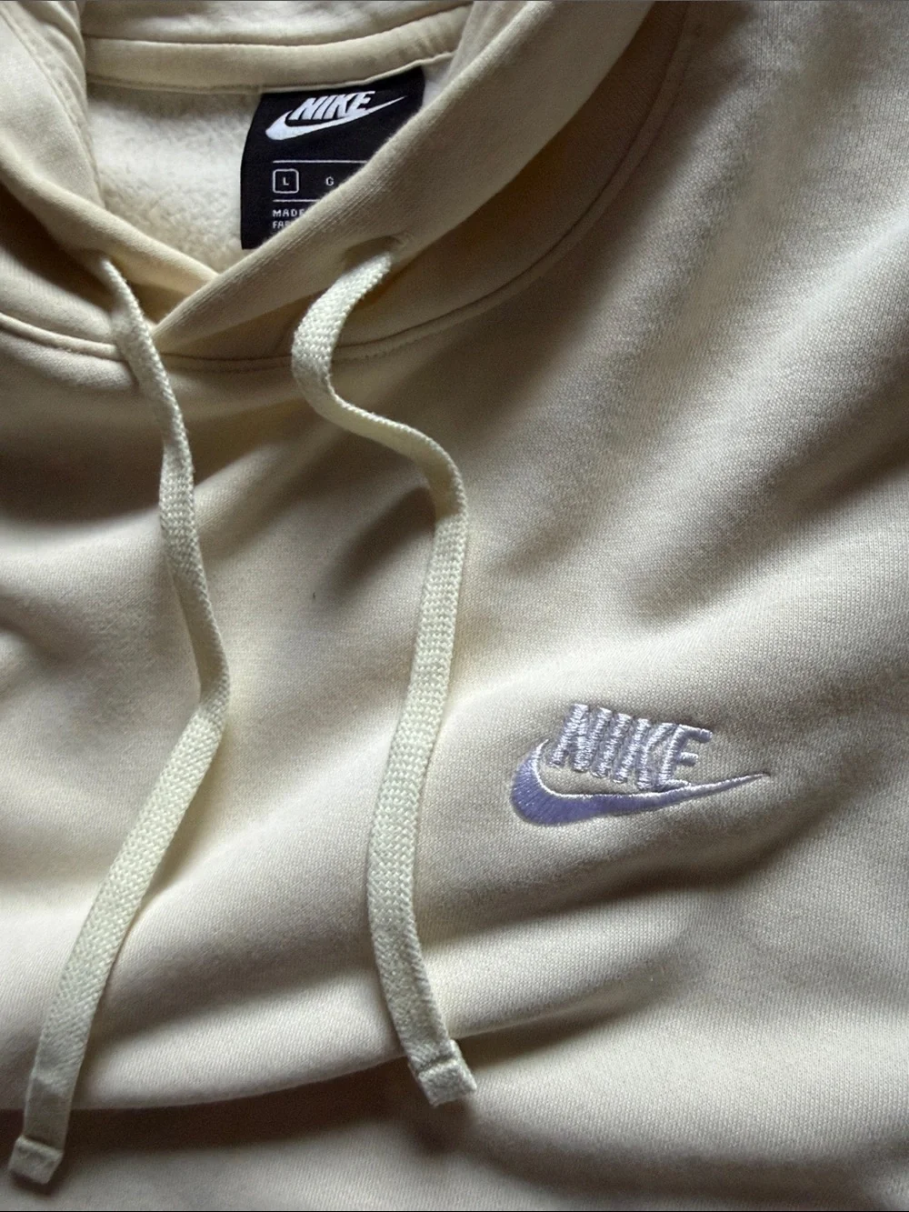 Nike Off-White/Cream Pullover Hoodie with Subtle Swoosh